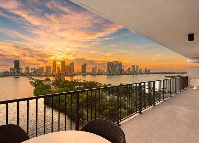 Property at 1000 Venetian Way #1304, Miami, FL 33139, 2 beds, 2 baths