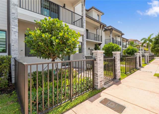 Property at 8292 NW 43 St, Doral, FL 33166, 3 beds, 3 baths