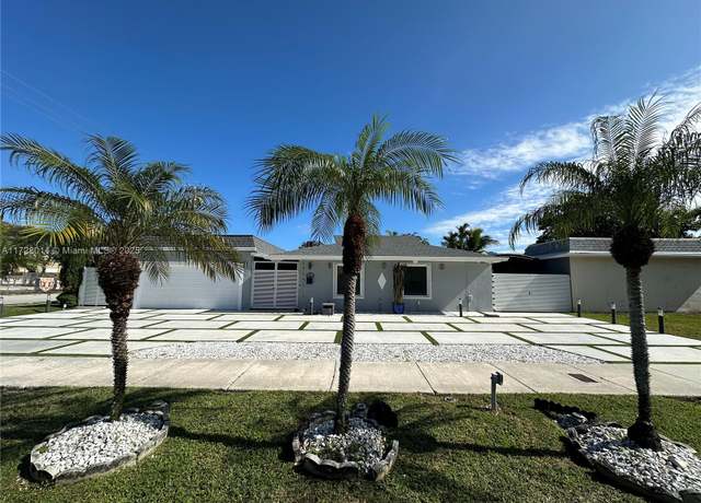 Property at 8405 SW 102nd Pl, Miami, FL 33173, 3 beds, 3 baths