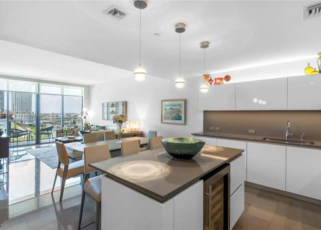 Property at 68 SE 6th St #810, Miami, FL 33131, 2 beds, 2 baths