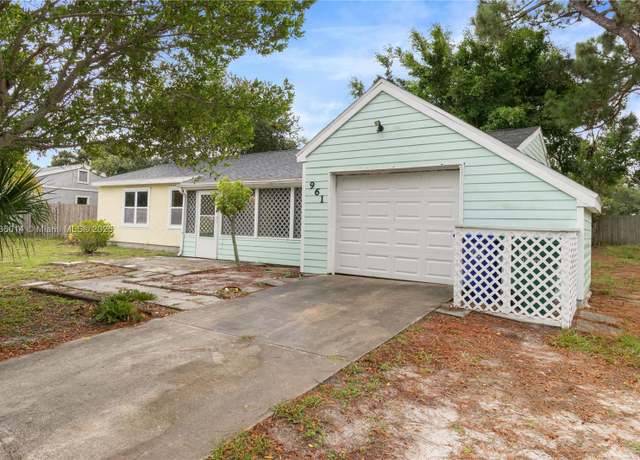 Property at 961 DR Schumann Dr, Sebastian, FL 32958, 3 beds, 2 baths
