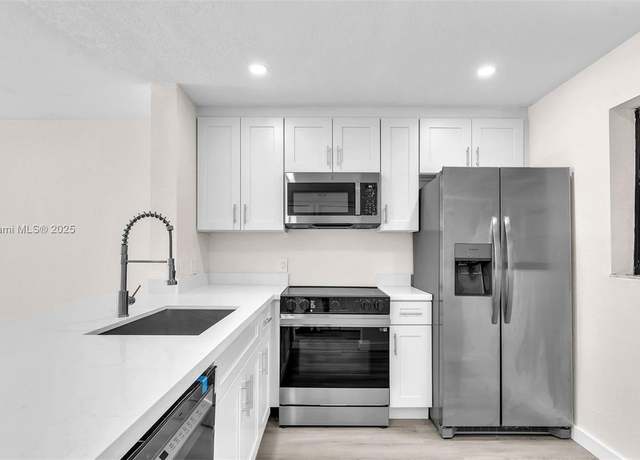 Property at 10985 SW 107th St #103, Miami, FL 33176, 2 beds, 2 baths