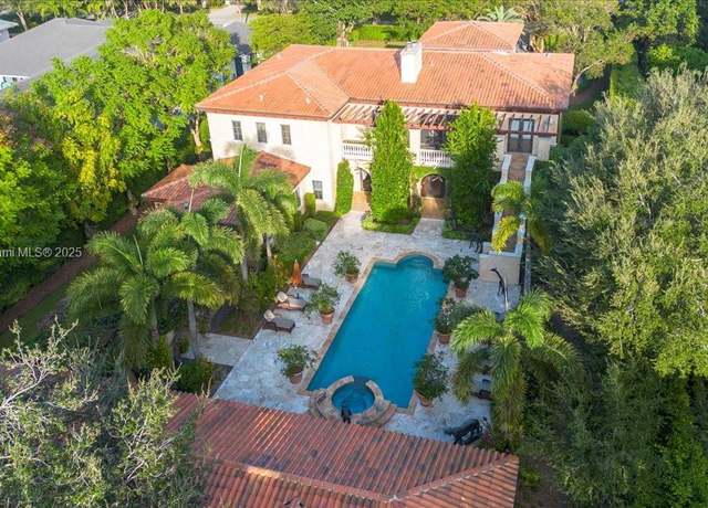 Property at 9940 W Suburban Dr, Pinecrest, FL 33156, 9 beds, 7.5 baths