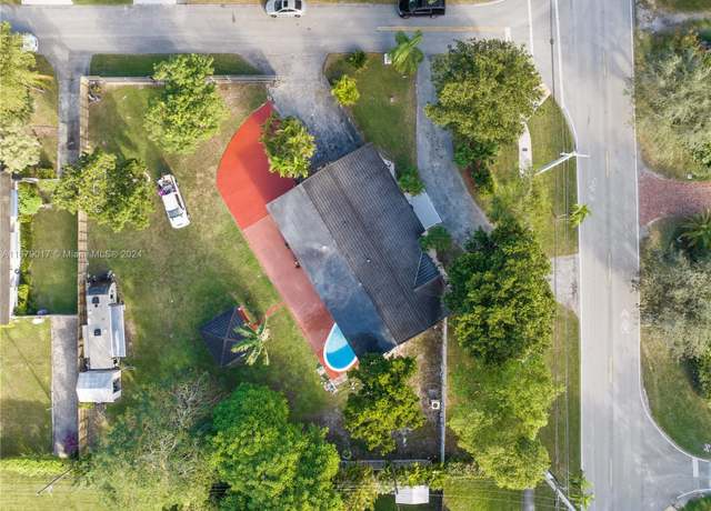 Property at 13550 SW 99th Pl, Miami, FL 33176, 3 beds, 3 baths