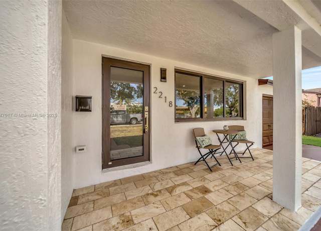 Property at 2218 Washington St, Hollywood, FL 33020, 4 beds, 1 bath