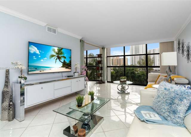 Property at 600 Parkview Dr #404, Hallandale Beach, FL 33009, 1 bed, 2 baths