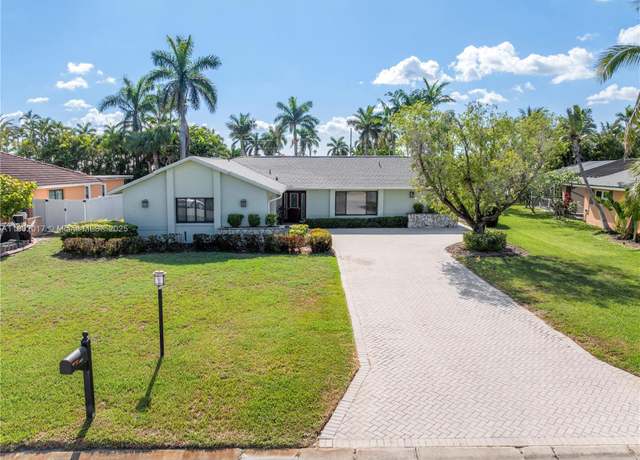 Property at 5240 Fairfield Dr, Fort Myers, FL 33919, 3 beds, 2 baths