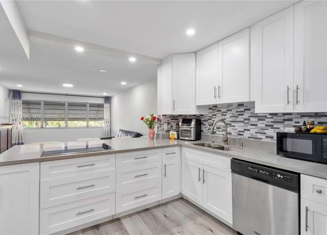 Property at 215 SE 3rd Ave Unit 303B, Hallandale Beach, FL 33009, 1 bed, 1.5 baths