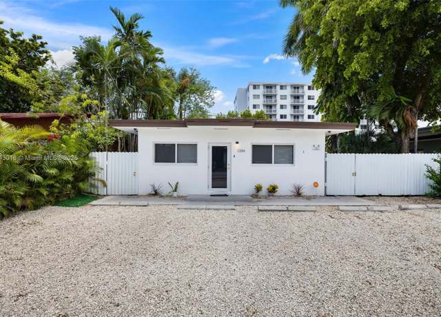 Property at 1286 NE 109th St, Miami, FL 33161, 5 beds, 5 baths