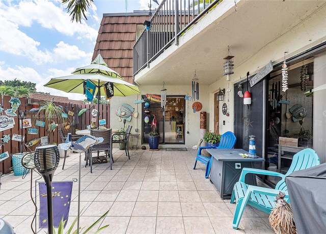 Property at 11861 SW 13th Ct, Davie, FL 33325, 3 beds, 2.5 baths