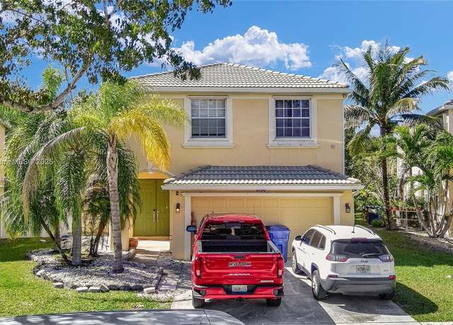 Property at 1196 Oakwater Dr, Royal Palm Beach, FL 33411, 5 beds, 2.5 baths