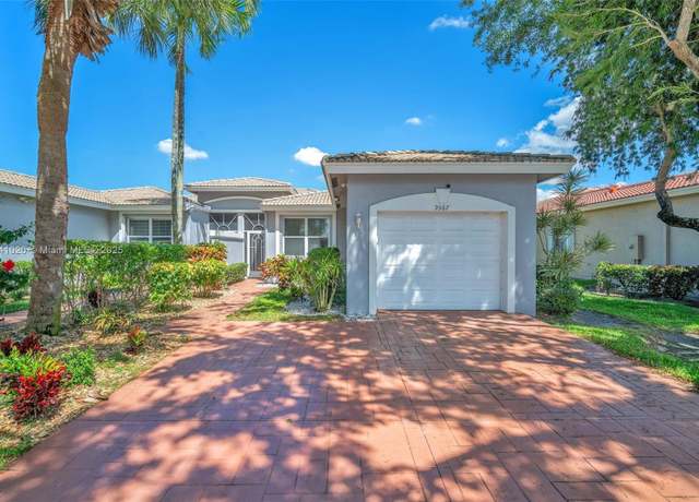 Property at 9567 N Crescent View Dr N, Boynton Beach, FL 33437, 3 beds, 2 baths