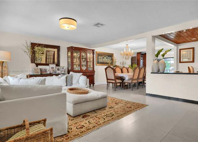 Property at 4041 N 44th Ave, Hollywood, FL 33021, 4 beds, 3 baths