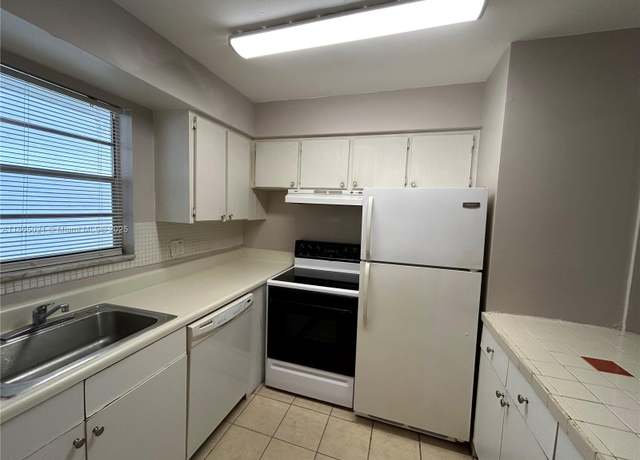 Property at 6505 Winfield Blvd Unit B-18, Margate, FL 33063, 1 bed, 1 bath