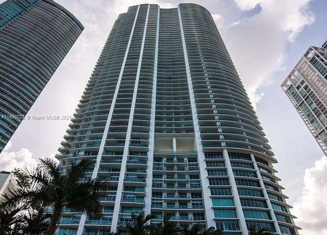 Property at 900 Biscayne Blvd #4904, Miami, FL 33132, 1 bed, 2.5 baths