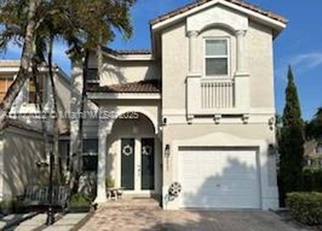 Property at 4833 NW 108th Path, Doral, FL 33178, 4 beds, 2.5 baths