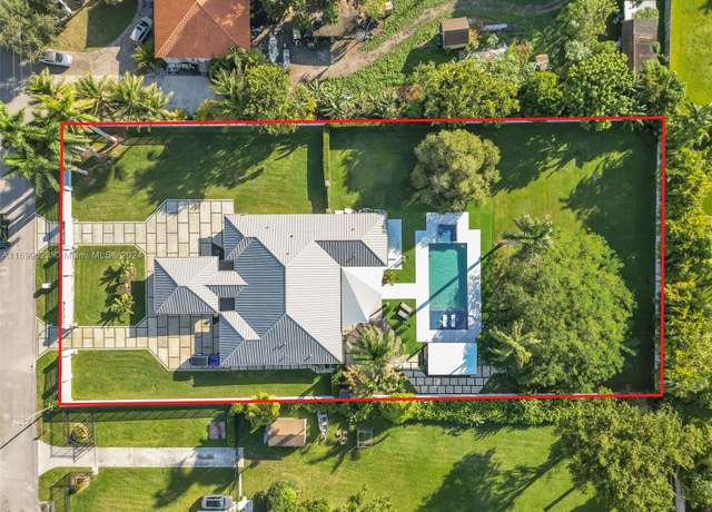 Property at 10 SW 124th Ave, Miami, FL 33184, 5 beds, 3.5 baths