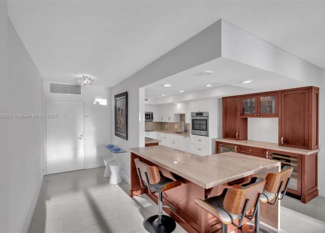 Property at 3725 S Ocean Dr #1024, Hollywood, FL 33019, 2 beds, 2 baths