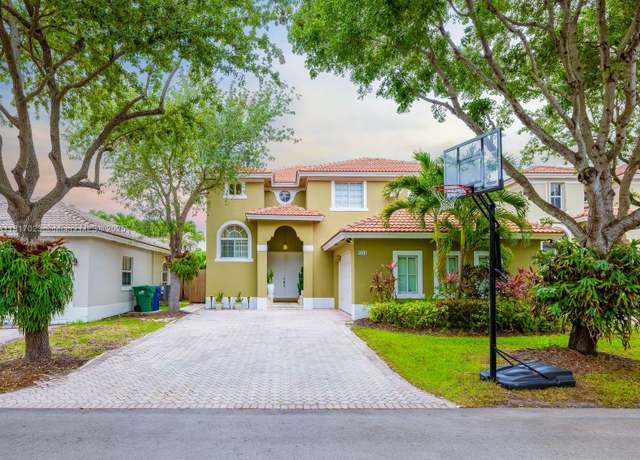 Property at 9111 SW 162nd Ln, Palmetto Bay, FL 33157, 6 beds, 4.5 baths