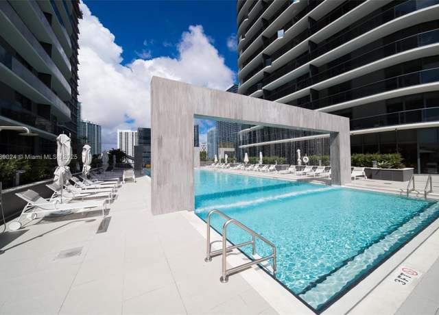 Property at 55 SW 9th St #2509, Miami, FL 33130, 1 bed, 1.5 baths