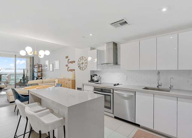Property at 1600 NE 1st Ave #3311, Miami, FL 33132, 1 bed, 1.5 baths