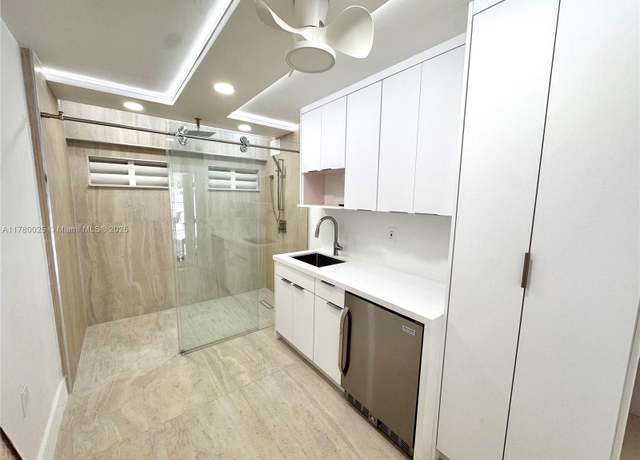 Property at 2899 Collins Ave #6, Miami Beach, FL 33140, 0.5 baths