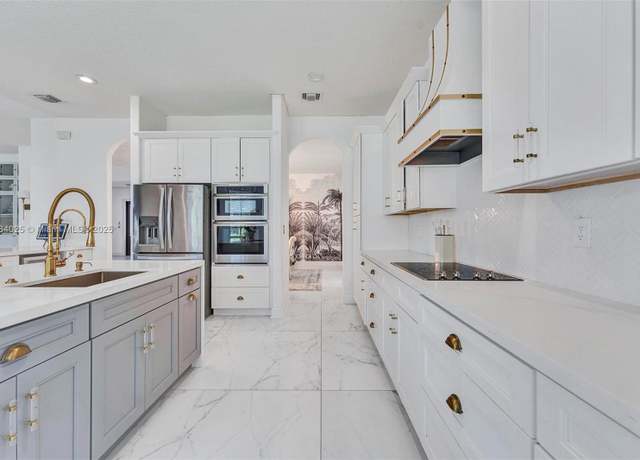 Property at 19386 SW 78th Pl, Cutler Bay, FL 33157, 5 beds, 4 baths
