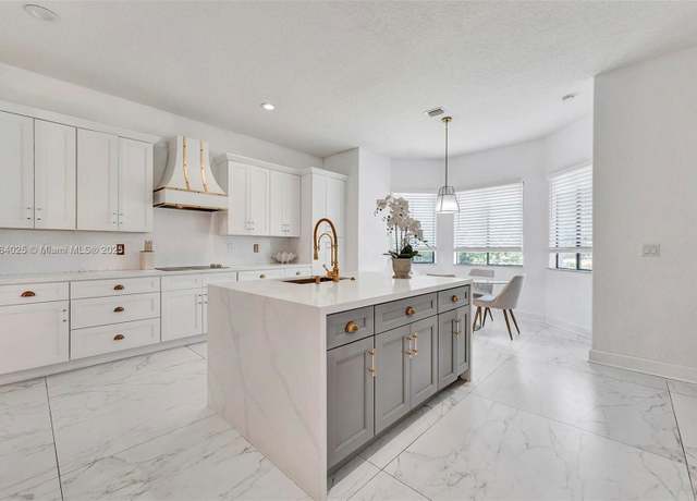 Property at 19386 SW 78th Pl, Cutler Bay, FL 33157, 5 beds, 4 baths