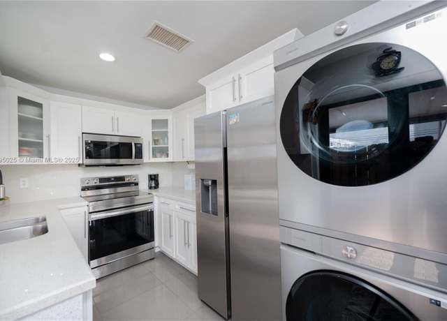 Property at 6268 NW 170th Ter, Hialeah, FL 33015, 2 beds, 2 baths
