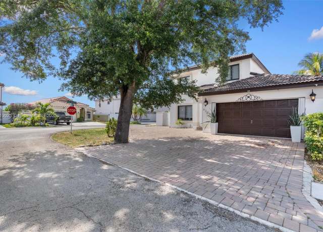 Property at 8279 NW 199th St, Hialeah, FL 33015, 4 beds, 2.5 baths