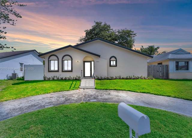 Property at 13621 SW 287th Ln, Homestead, FL 33033, 2 beds, 2 baths