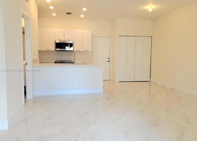 Property at 4278 NW 82nd Ave #4278, Doral, FL 33166, 3 beds, 2.5 baths