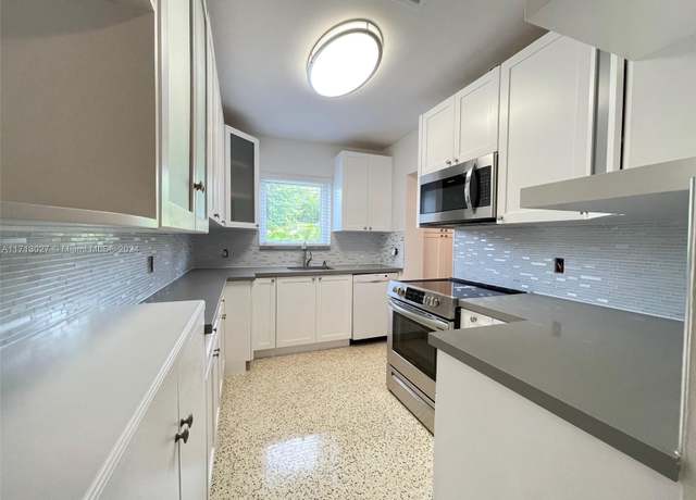 Property at 2920 SW 60th Ct, Miami, FL 33155, 2 beds, 2 baths