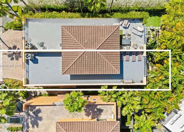 Property at 419 SW 5th St #419, Fort Lauderdale, FL 33315, 4 beds, 3.5 baths