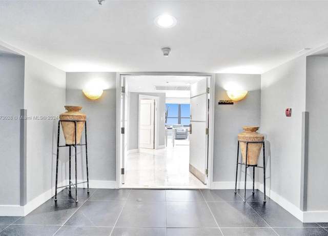 Property at 5225 Collins Ave Ph 7, Miami Beach, FL 33140, 3 beds, 3 baths