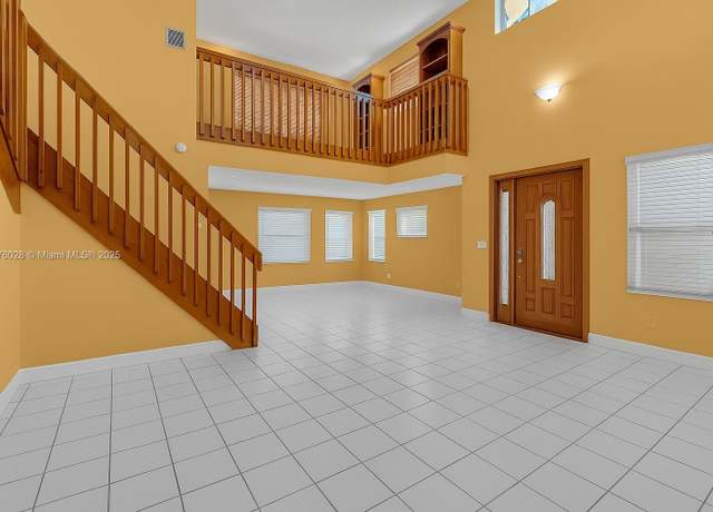 Property at 9180 SW 75th St, Miami, FL 33173, 3 beds, 3 baths