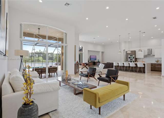 Property at 146 Dockside Cir, Weston, FL 33327, 5 beds, 4.5 baths