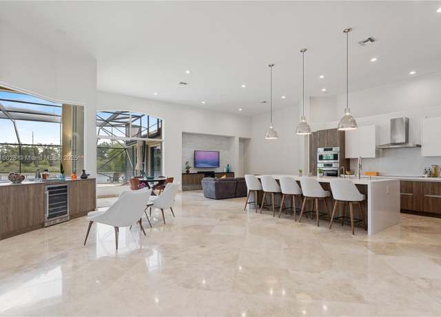 Property at 146 Dockside Cir, Weston, FL 33327, 5 beds, 4.5 baths