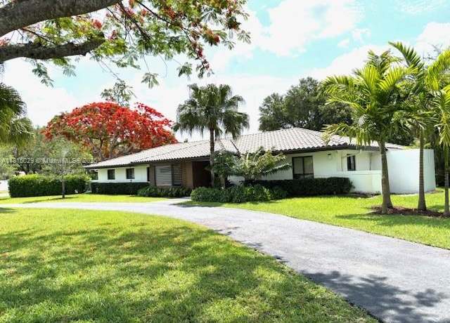 Property at 9701 SW 96th Ct, Miami, FL 33176, 4 beds, 3.5 baths