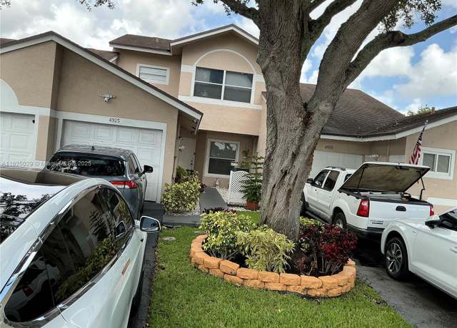 Property at 4925 W Lakes Dr, Deerfield Beach, FL 33442, 3 beds, 2.5 baths