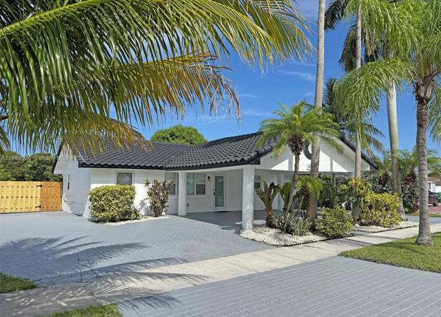 Property at 22712 SW 113th Pl, Miami, FL 33170, 4 beds, 2 baths