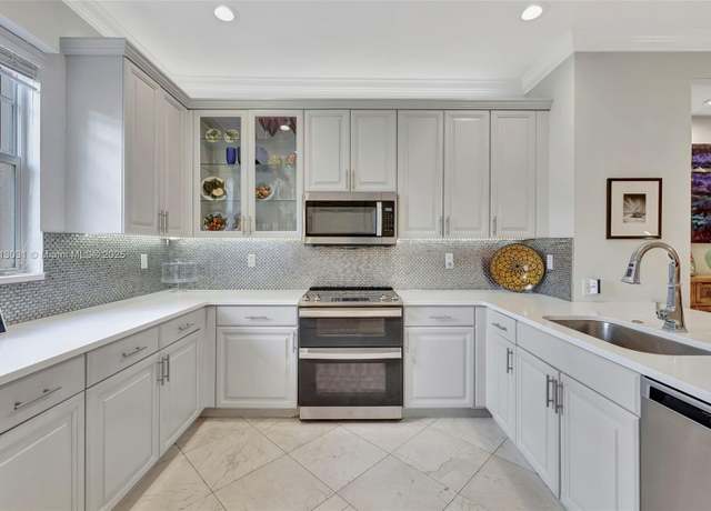 Property at 1033 NE 17th Way #704, Fort Lauderdale, FL 33304, 3 beds, 3.5 baths