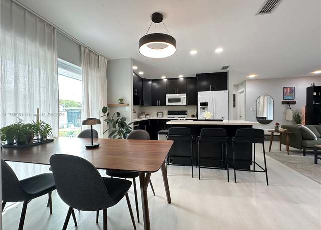 Property at 2001 N 31st Rd, Hollywood, FL 33021, 3 beds, 2.5 baths