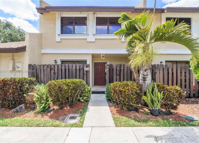 Property at 300 SW 96th Ter #300, Pembroke Pines, FL 33025, 3 beds, 2.5 baths