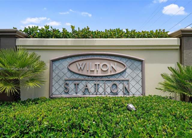 Property at 2633 NE 14th Ave #110, Wilton Manors, FL 33334, 2 beds, 2.5 baths
