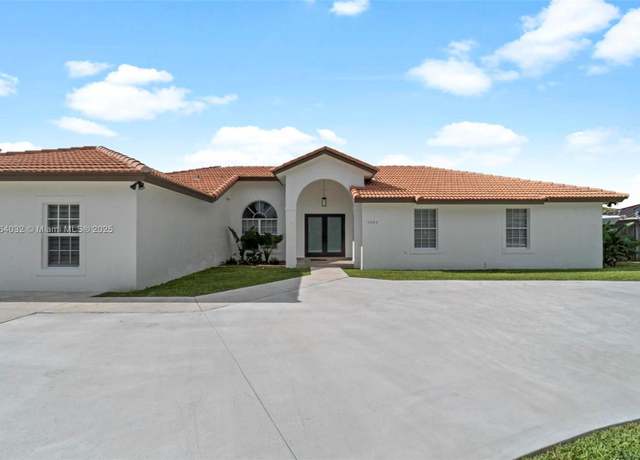 Property at 15862 SW 286th St, Homestead, FL 33033, 6 beds, 5 baths