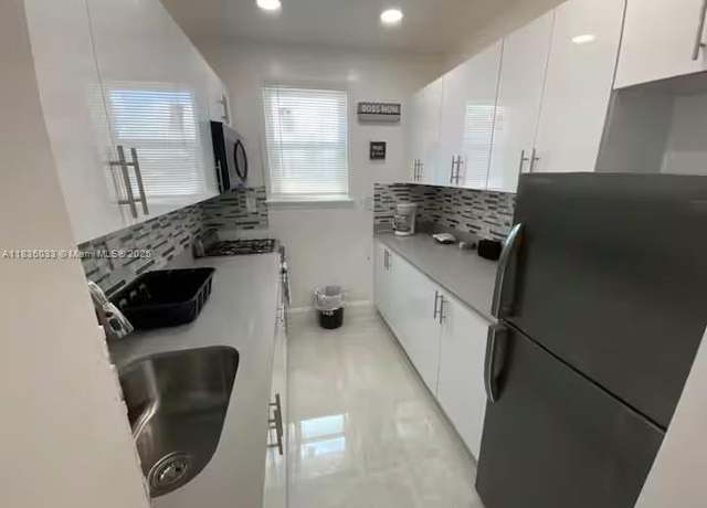 Property at 324 Van Buren St, Hollywood, FL 33019, 24 beds, 16 baths