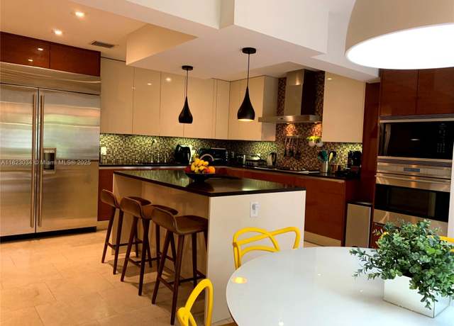 Property at 900 Diplomat Pkwy, Hollywood, FL 33019, 4 beds, 3.5 baths