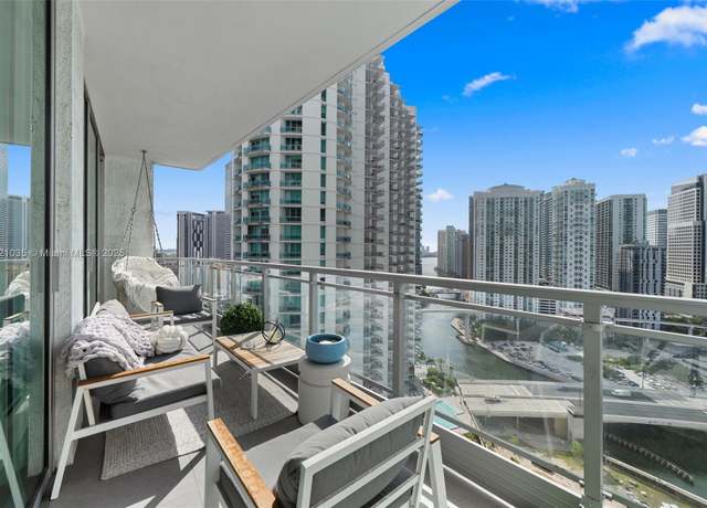 Property at 90 SW 3rd St #2603, Miami, FL 33130, 1 bed, 1.5 baths