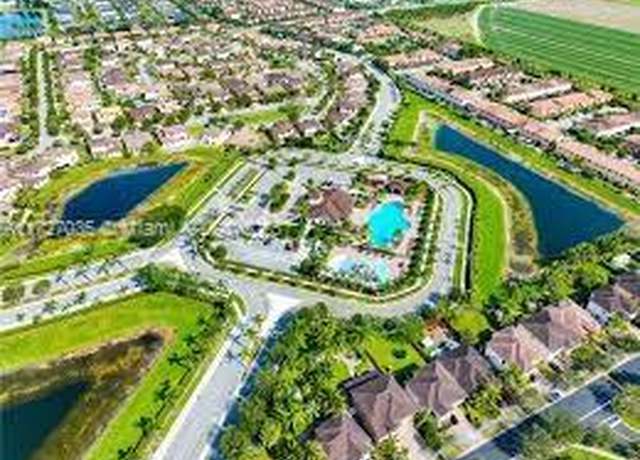 Property at 571 SE 37th Pl, Homestead, FL 33033, 5 beds, 3 baths